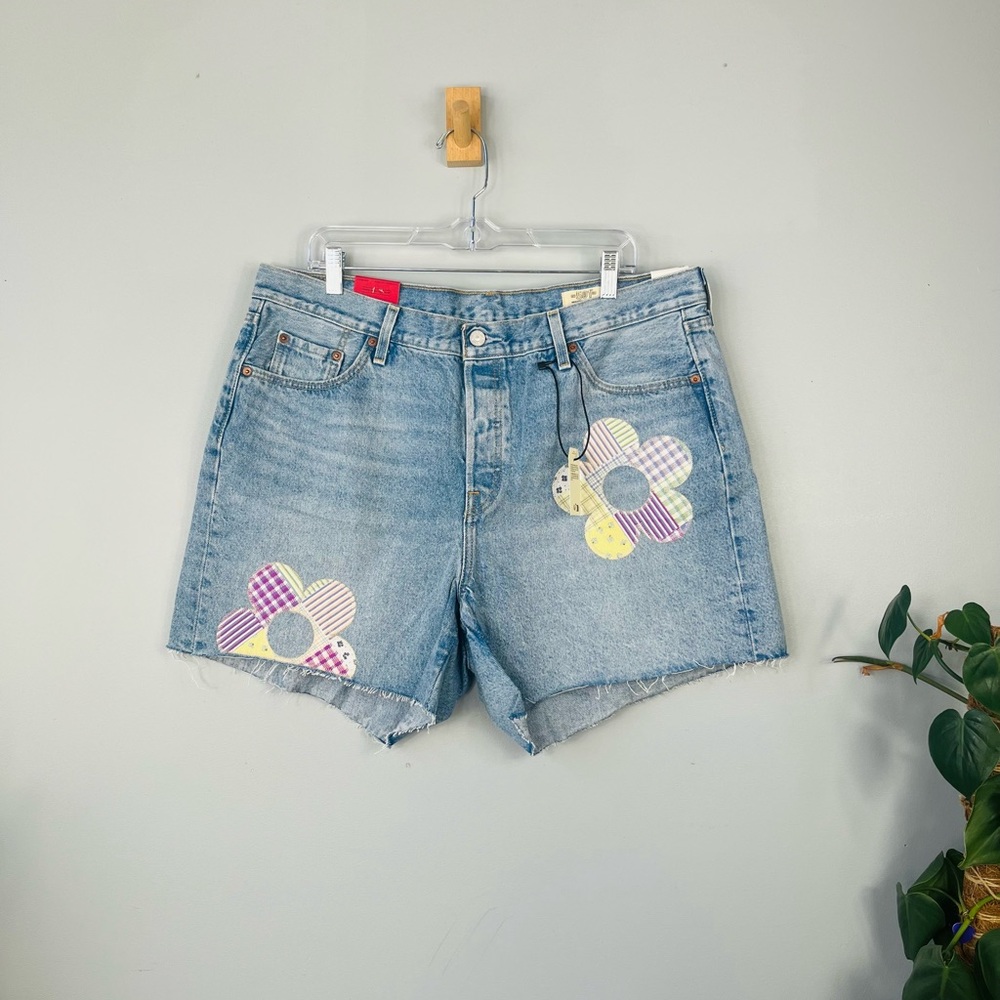 NWT | Levis 501 Original Daisy Short